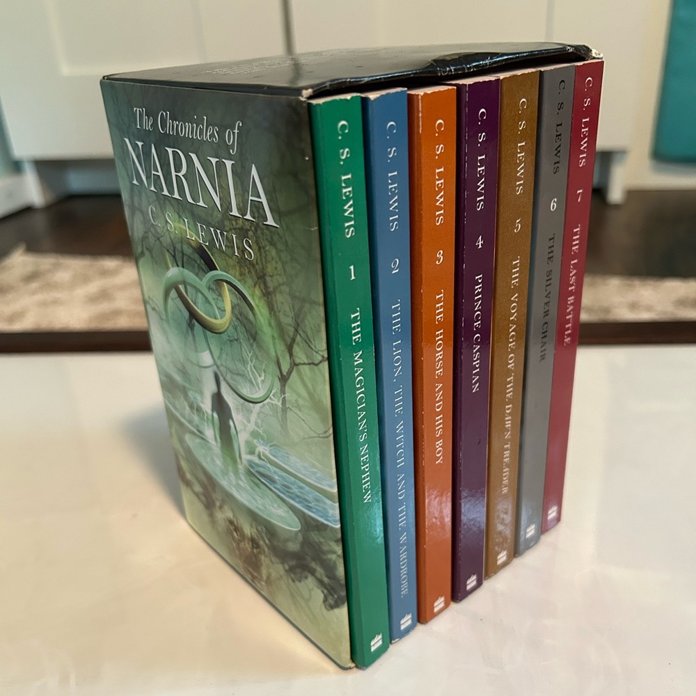 The Chronicles of Narnia Box Set Books 1-7